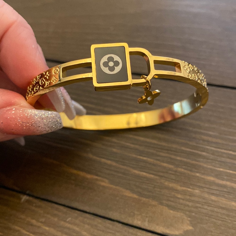Gold stainless steel Floral Motif Women's Bracelet - Designer Style